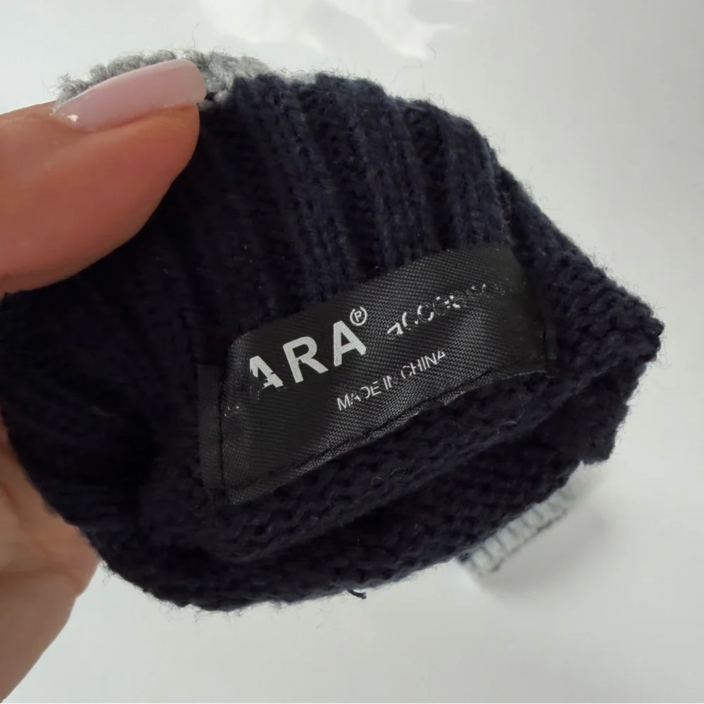 Zara knit fingerless gloves featuring a skull design